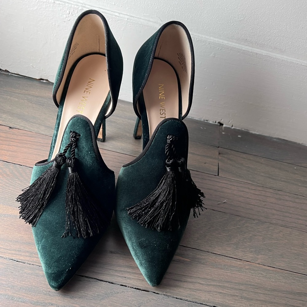 Nine West green velvet heels